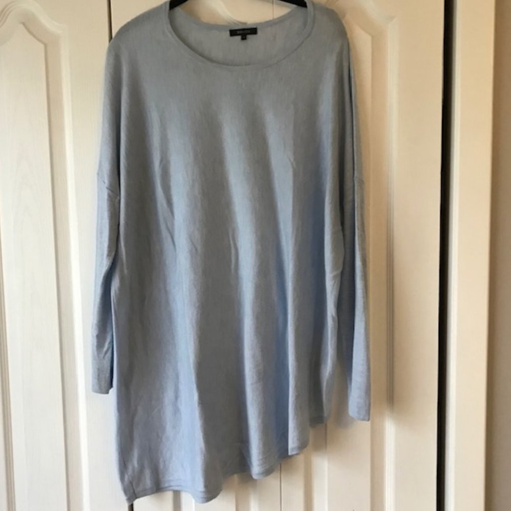 M/L RW&CO asymetrical marled light blue tunic